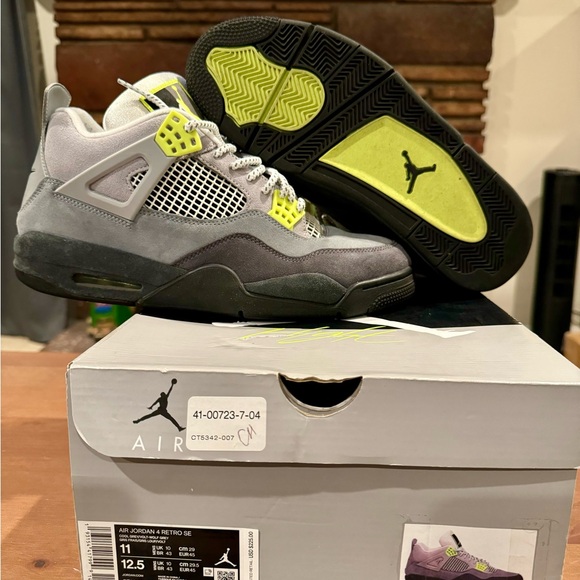 air jordan 4 retro se neon